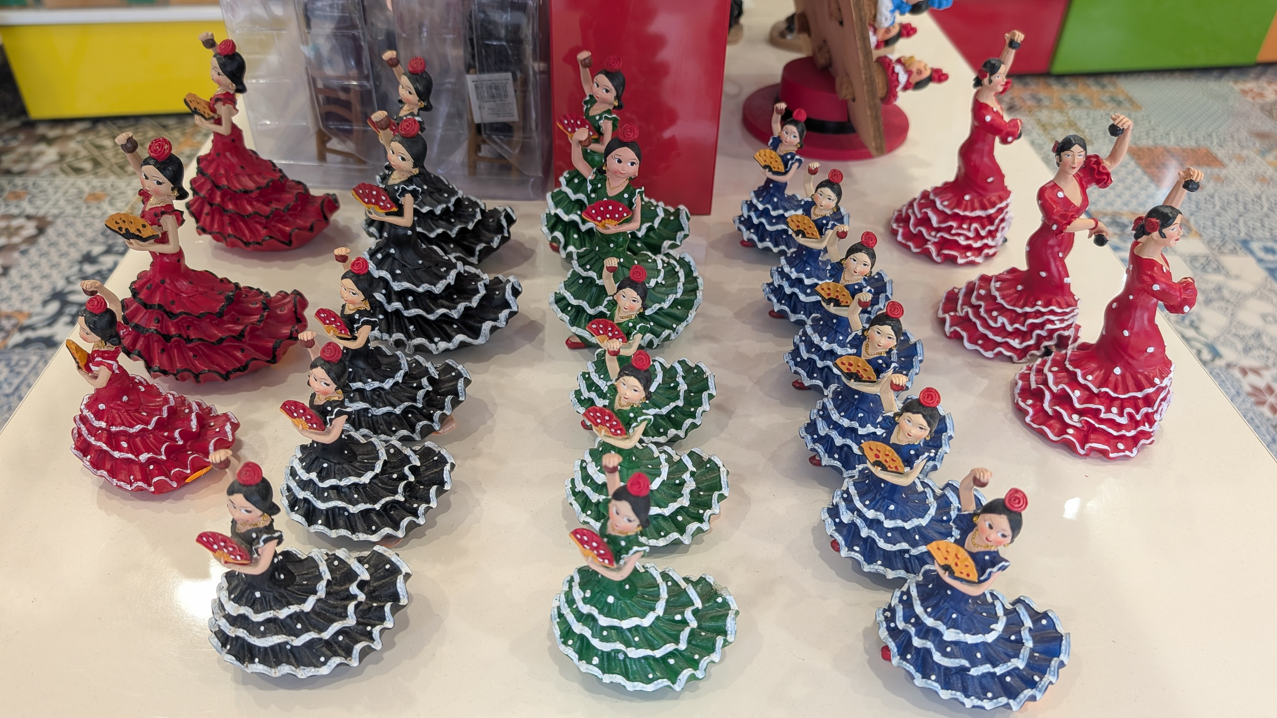 Flamenco-Tänzerinnen aus Keramik – Souvenirs in Córdoba